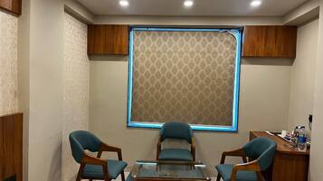 Deluxe Double Room, City View | Interior