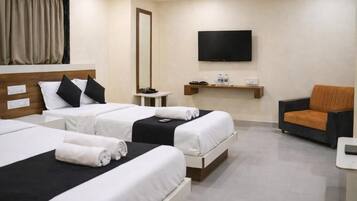 Family Room, Balcony, City View | In-room safe, desk, laptop workspace, soundproofing
