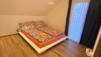 WiFi, bed sheets