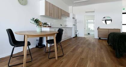 Modern Studio Near Burnie | Cozy & Bright