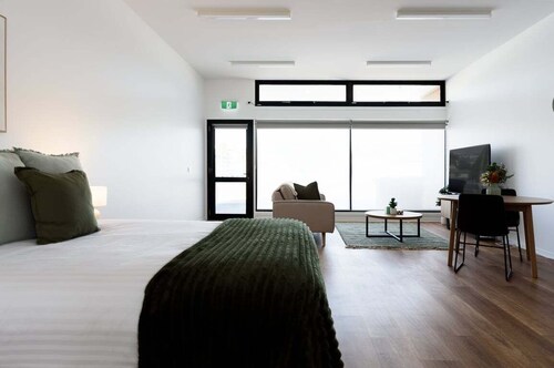 Modern Studio Near Burnie | Cozy & Bright