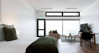 Modern Studio Near Burnie | Cozy & Bright