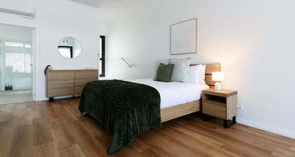 Modern Studio Near Burnie | Cozy & Bright