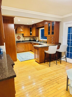 House, Multiple Bedrooms, Accessible, Smoking | Interior - Luxury House 7 Bdrms - Near Airport, sq 1, Private Backyard (Mississauga)