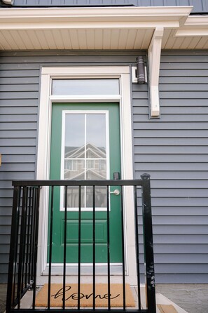 Exterior detail - Modern 1BR Basement Suite with Private Entrance - 15 minutes from YEG airport (Edmonton)