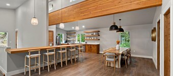 Alaska Adventure Retreat LUXURY 4 Bed 5 bath in Girdwood, Base of Alyeska Resort