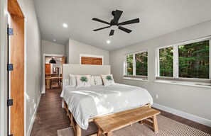 4 bedrooms, iron/ironing board, free WiFi, bed sheets - Alaska Adventure Retreat LUXURY 4 Bed 5 bath in Girdwood, Base of Alyeska Resort (Anchorage)