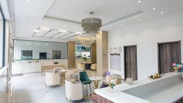 Deluxe-Apartment | Lobby