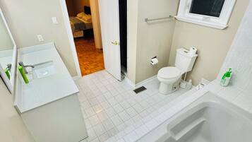 House, Multiple Bedrooms, Accessible, Smoking | Bathroom