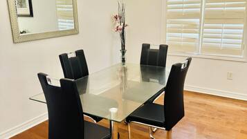 House, Multiple Bedrooms, Accessible, Smoking | Dining