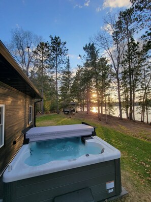 Outdoor spa tub