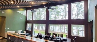 NEW luxury 4bd 2ba luxury lakeshore private cabin. Pet-Friendly. Hot tub & more!