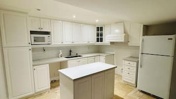 House, 4 Bedrooms, Accessible, Smoking | Interior