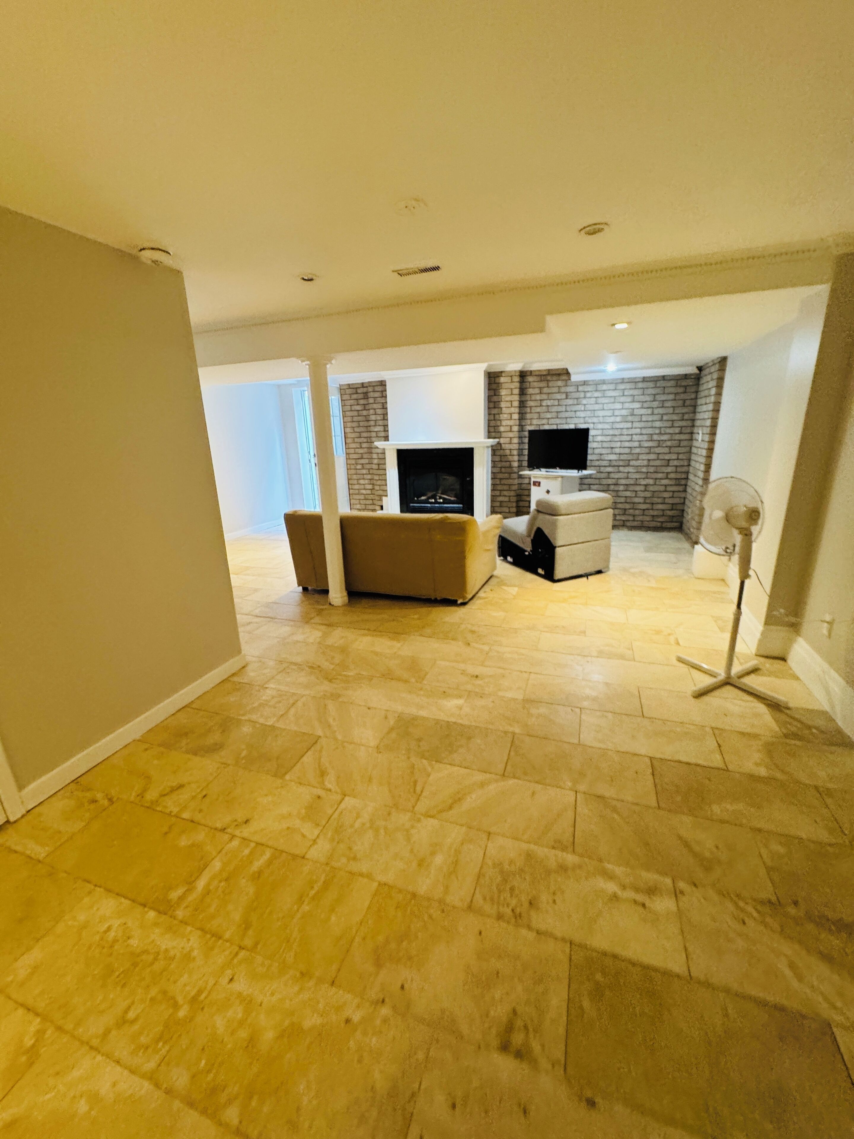 House, 4 Bedrooms, Accessible, Smoking | Living area | Books
