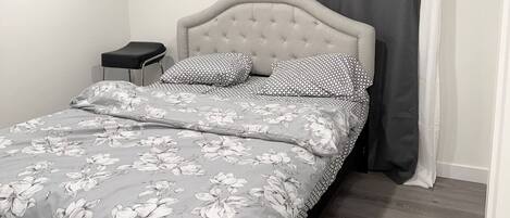 Room, 2 Bedrooms, Smoking | 2 bedrooms