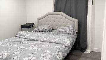 Room, 2 Bedrooms, Smoking | 2 bedrooms