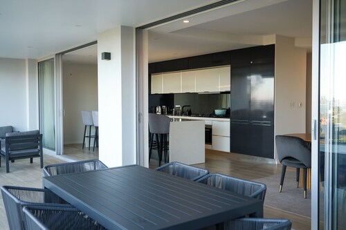 Private Bondi Home with a Breathtaking Sydney Harbour View | 1 BDR + SofaBed