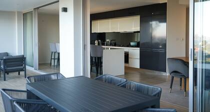 Private Bondi Home with a Breathtaking Sydney Harbour View | 1 BDR + SofaBed