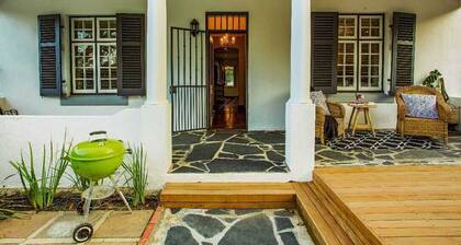 Private heritage 2-bedroom cottage in Cape Town perfect for relaxing stays