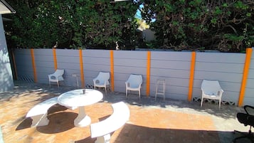 Apartamento de lujo, vistas al jardín | Restaurante al aire libre