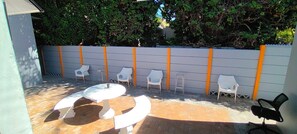 Apartamento de lujo, vistas al jardín | Restaurante al aire libre