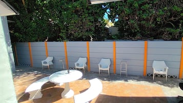 Apartamento de lujo, vistas al jardín | Restaurante al aire libre