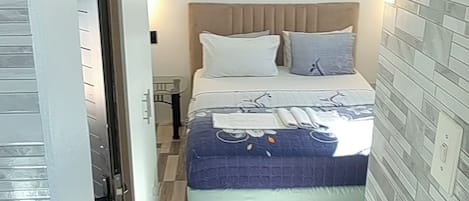 Appartement luxueux, vue sur le jardin | Bureau, espace de travail pour ordinateurs portables