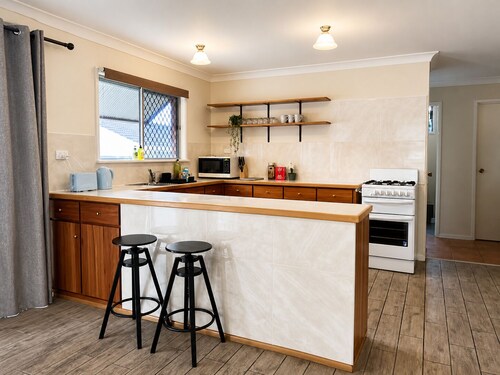 Cosy 3BR Cottage Home w/ Ample Parking