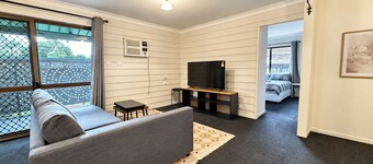 Cosy 3BR Cottage Home w/ Ample Parking