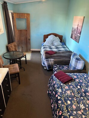 WiFi, bed sheets - Most Affordable Guesthouse in Hamilton? (Hamilton)