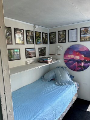 WiFi, bed sheets - Most Affordable Guesthouse in Hamilton? (Hamilton)