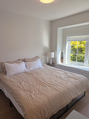 2 bedrooms, free WiFi, bed sheets - Luxury Designer Home | East Vancouver | 10 minutes to downtown (Vancouver)