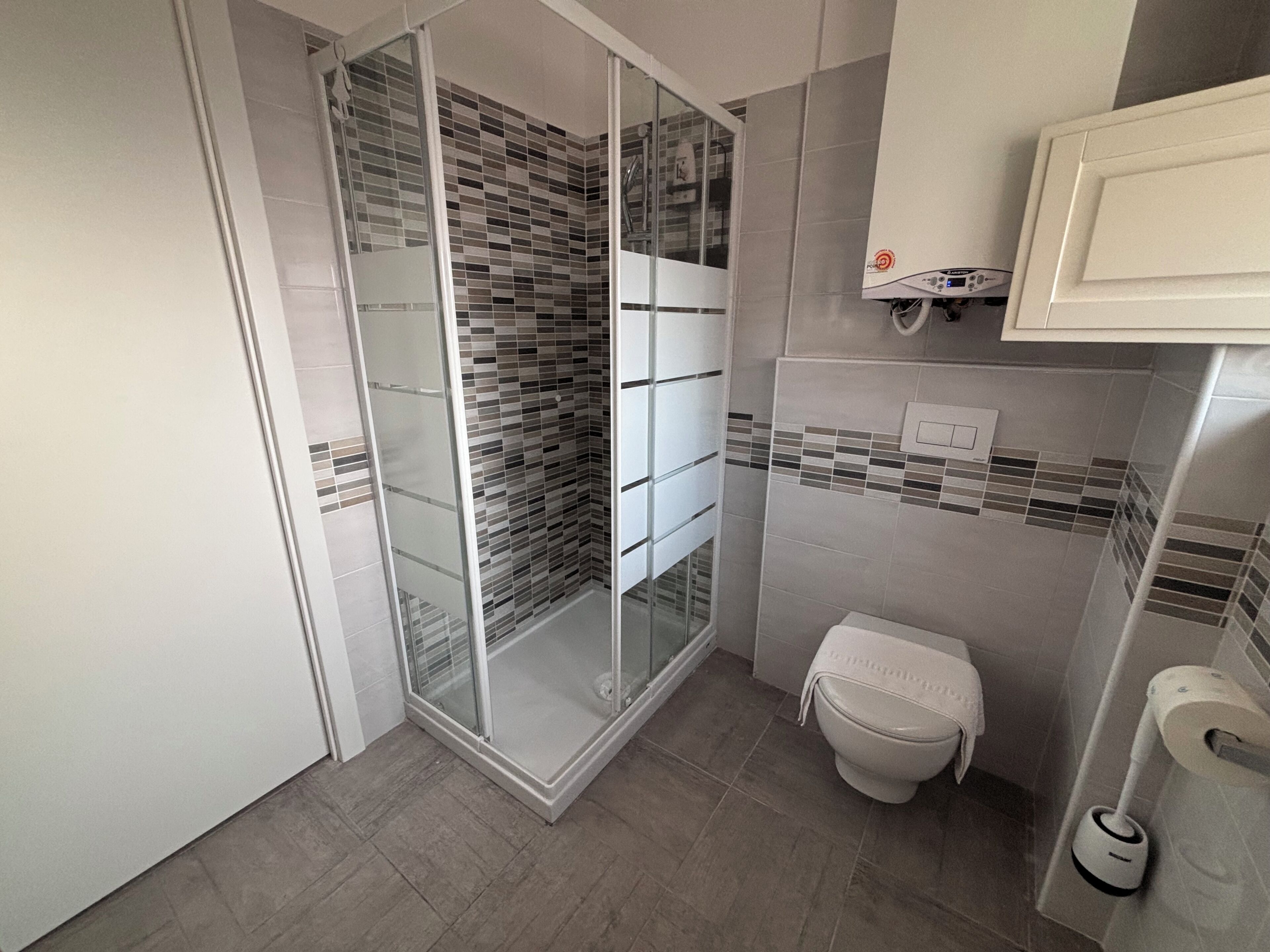 Dusche, Haartrockner, Bidet, Handtücher