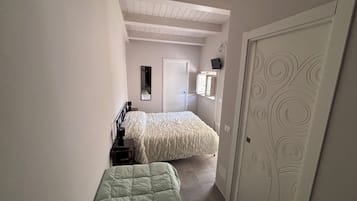 1 habitación, tabla de planchar con plancha, wifi gratis y ropa de cama