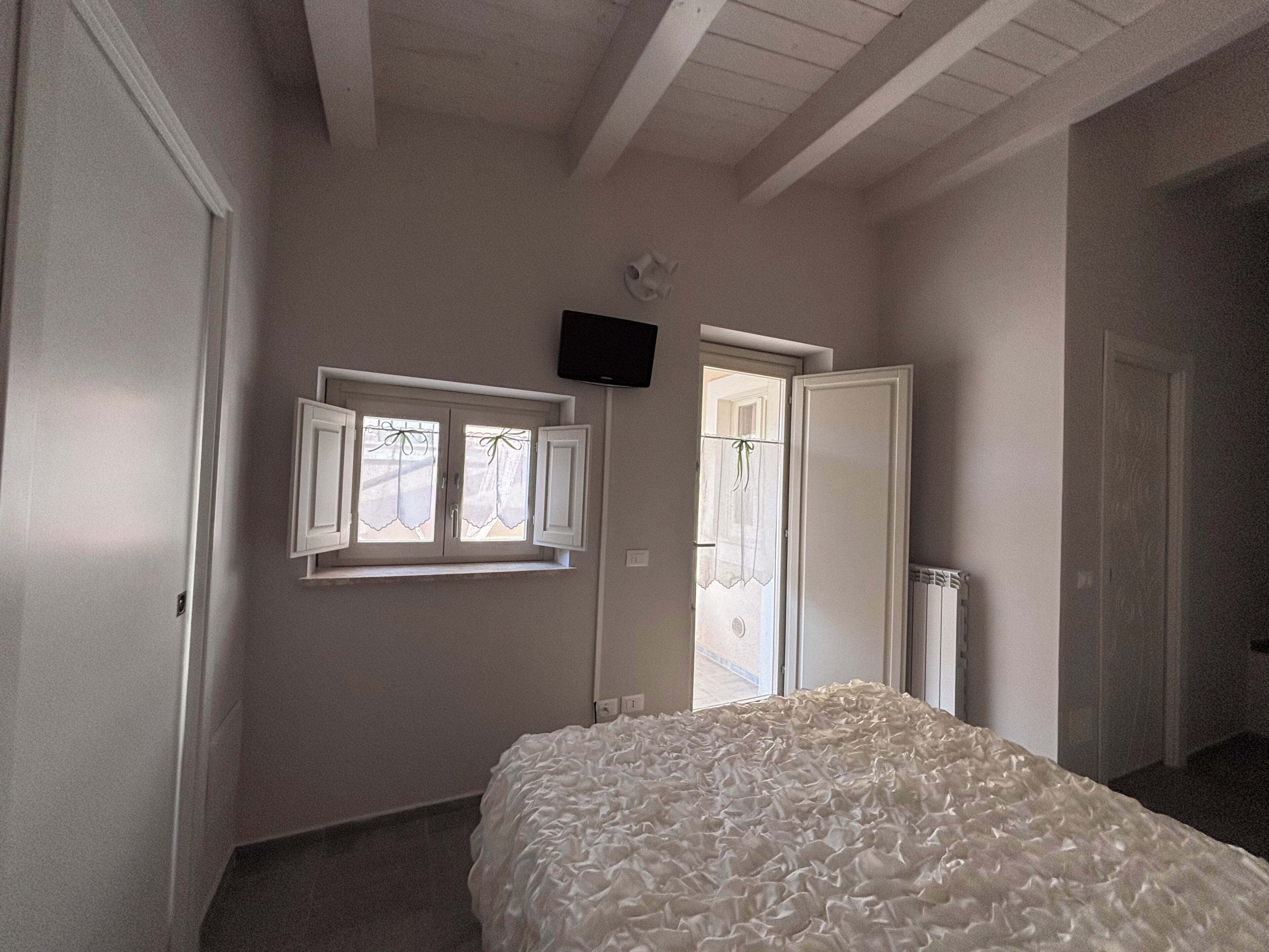 1 habitación, tabla de planchar con plancha, wifi gratis y ropa de cama 