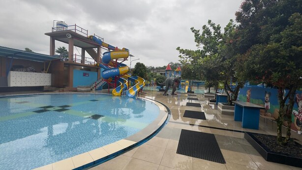 A water park with a pool, slides, and dinosaur statues. - Gorgeous 3-bedroom villa in cool Wonosobo for relaxing stays (Wonosobo)