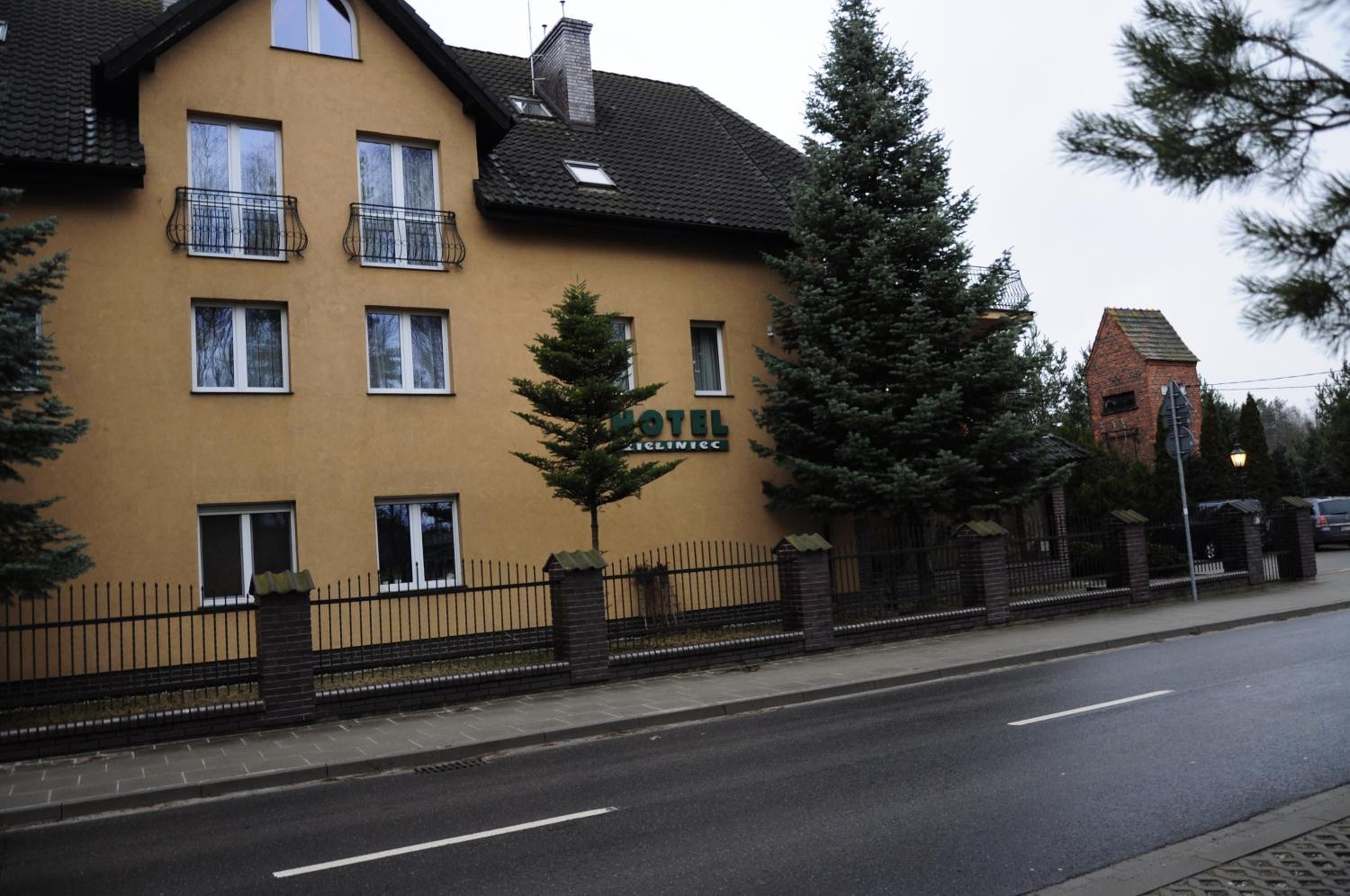A two-story building with a sign that reads 'HOTEL' and 'CICLIFIC' indicating a bicycle-friendly establishment.