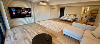 Luxury Riverfront Retreat with Private Boat Ramp - Sleeps 10