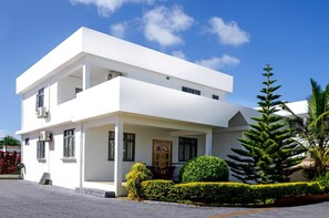 Exterior - Villa Mont Choisy in a luxurious surroundings - Brighthelm Villas. (Grand Baie)