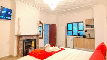 Apartamento de lujo, vistas al jardín | Caja fuerte, escritorio, espacio para trabajar con un portátil