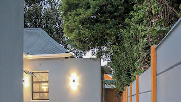 Apartamento de lujo, vistas al jardín | Restaurante al aire libre