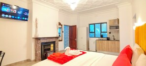 Apartamento superluxo, vista para o jardim | Cofres nos quartos, escrivaninha, espaço de trabalho para notebook