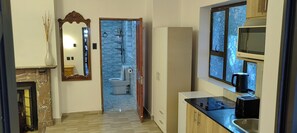 Luxury Apartment, Garden View | Bathroom | Shower, free toiletries, towels, soap