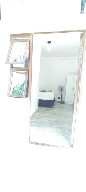 In-room safe, desk, laptop workspace, iron/ironing board - neo & Ruks Guest House (Cape Town)