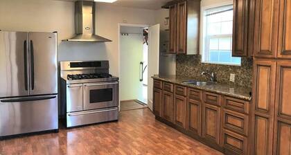 Charming 2-bedroom house in beautiful San Mateo perfect for relaxing