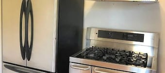 Charming 2-bedroom house in beautiful San Mateo perfect for relaxing