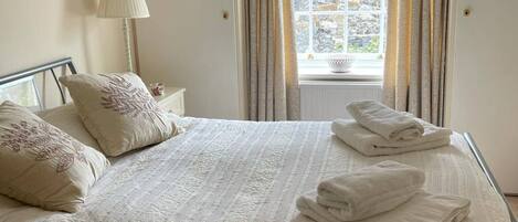 Iron/ironing board, Internet, bed sheets