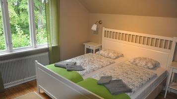 3 bedrooms, iron/ironing board, Internet, bed sheets