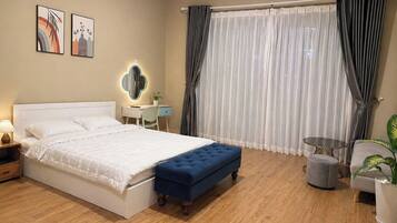 6 bedrooms, iron/ironing board, free WiFi, bed sheets
