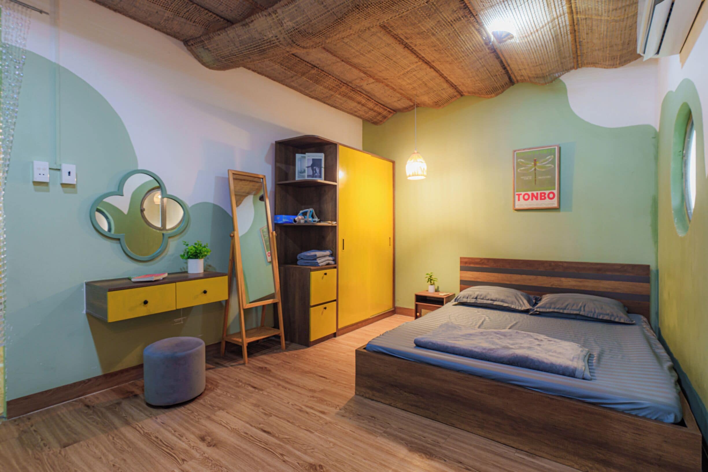 6 bedrooms, iron/ironing board, free WiFi, bed sheets